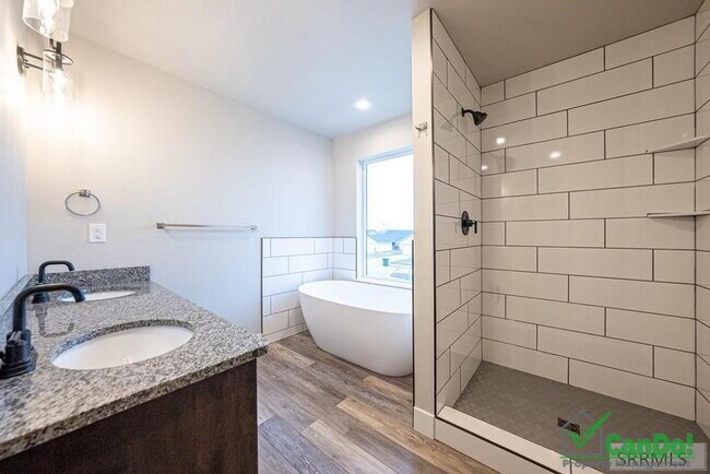 Building Photo - BEAUTIFUL 4 BEDROOM TOWNHOME for rent (or Rent-to-Own) in Ammon w/ 2 Car Garage! Deposit-Free Lea...