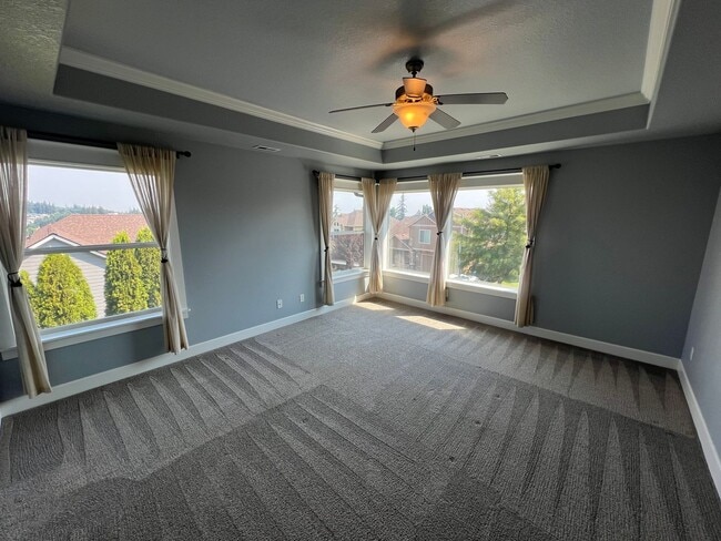 Building Photo - Large Three Bedroom Home in West Salem wit...