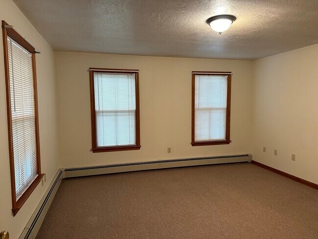 Building Photo - 32 Draper Ave