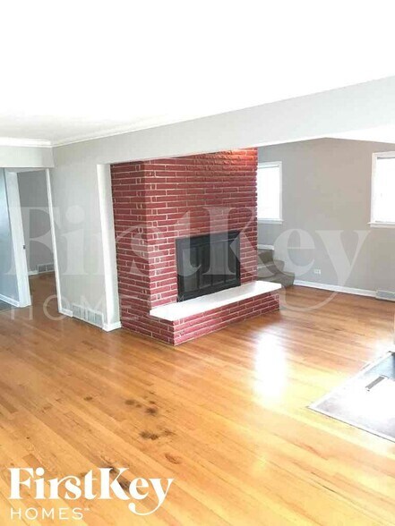 Building Photo - 1243 W 123rd St