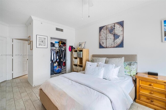 Building Photo - 9172 Collins Ave