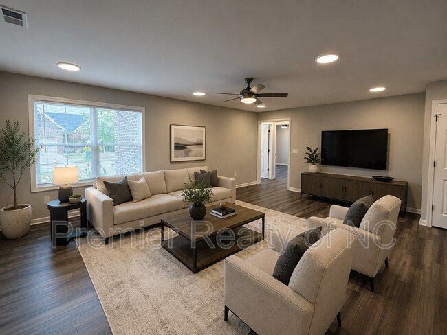 Building Photo - 7085 Hanesbrook Cir