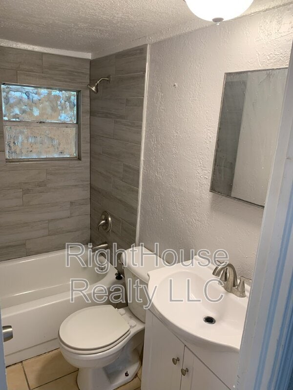 Building Photo - 135 2nd Eloise St N