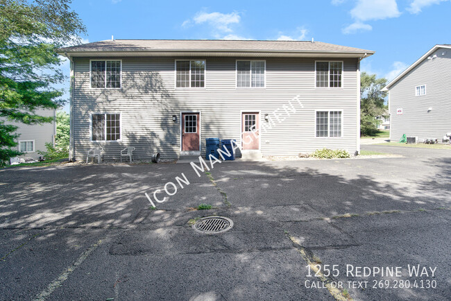 Building Photo - Spacious 4-bedroom duplex