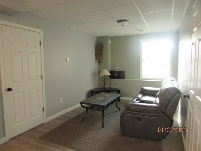 Building Photo - 218 Hart St