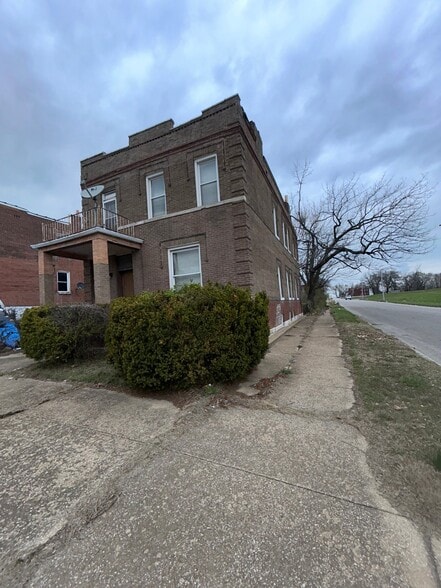 Building Photo - 5601 Lotus Ave