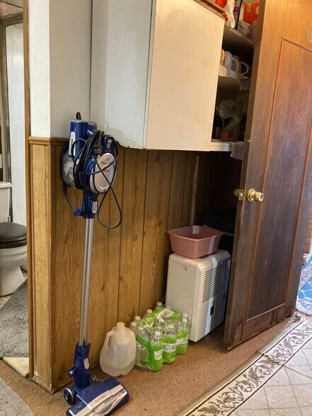 Kitchenette, exit door, lavatory - 764 Lenore Ln