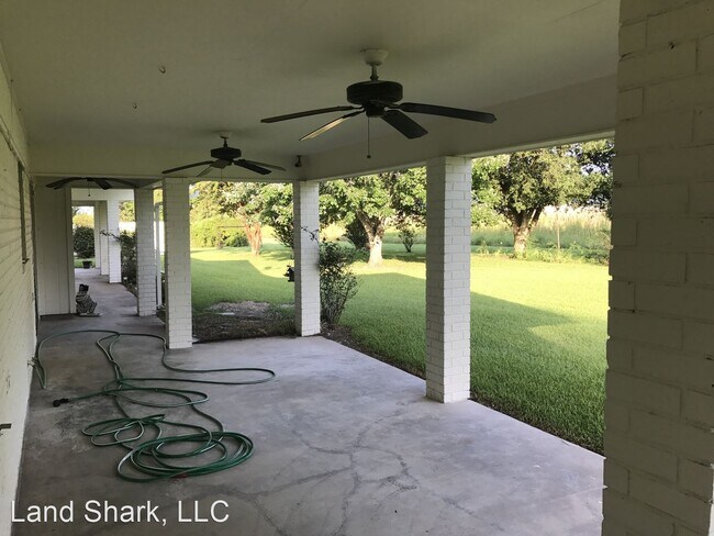 Building Photo - 3 br, 3 bath House - 11094 Highway 165 North