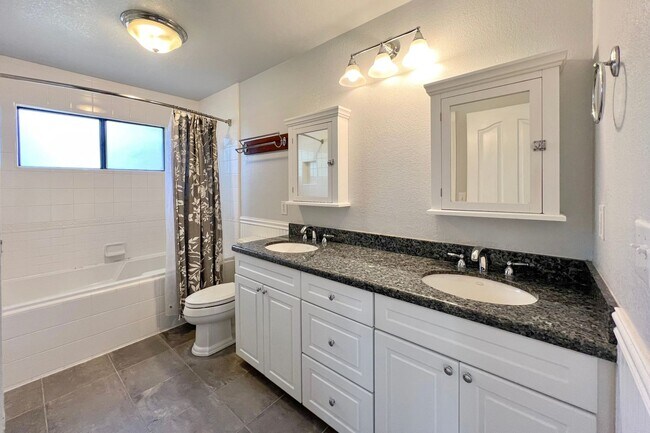 Building Photo - Hollister Home in Ridgemark Gated Community