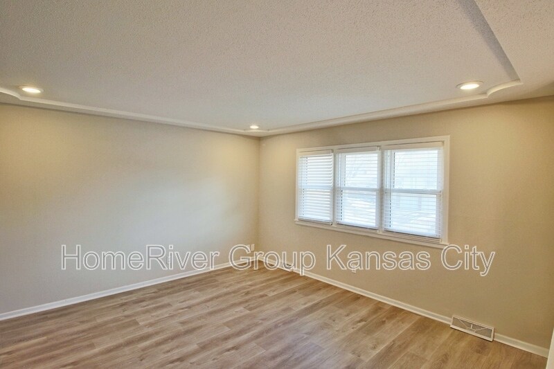 Building Photo - 13808 Bennington Ave