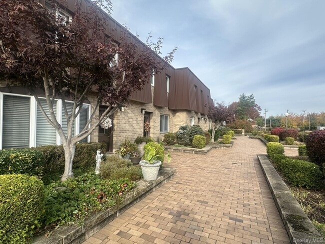 Primary Photo - 200 Hilton Ave