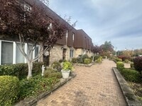 Building Photo - 200 Hilton Ave