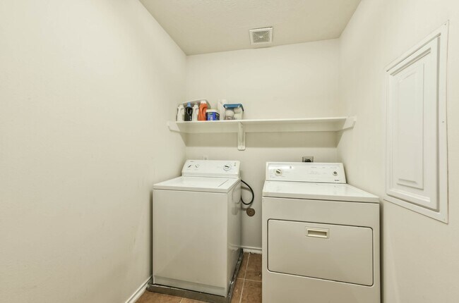 Building Photo - 14 Harbinger Ct