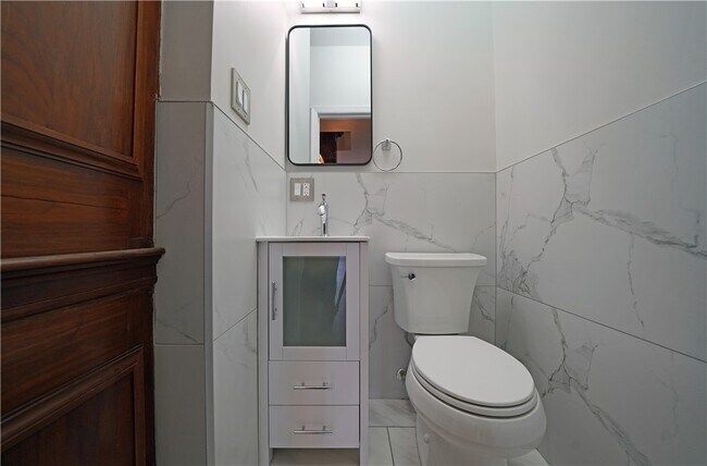 Building Photo - 184 N Main St