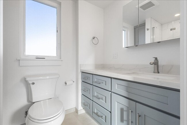 Building Photo - 1012 Broadway