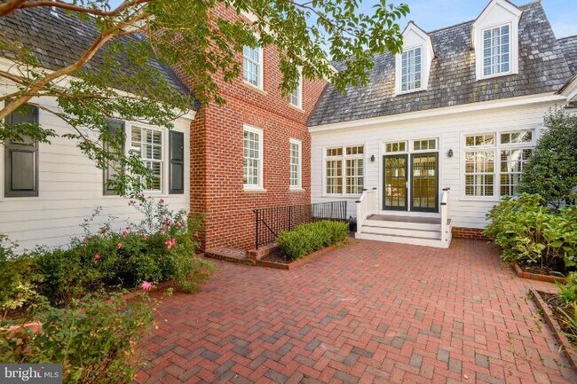 Building Photo - 9880 Palace Green Way