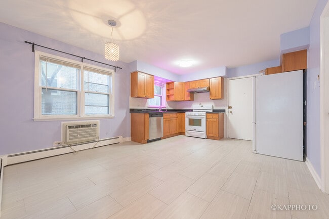 Building Photo - 5942 W Addison St