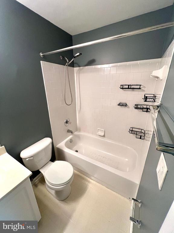 Building Photo - 2095 Pawlet Dr