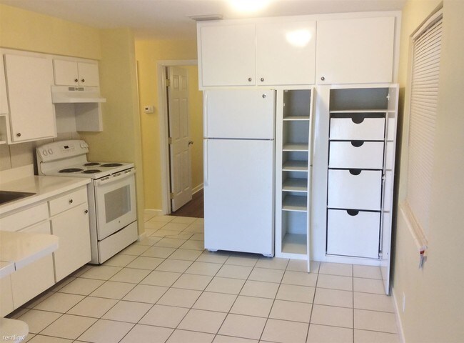 Building Photo - 2 br, 1 bath House - 114 S C Street