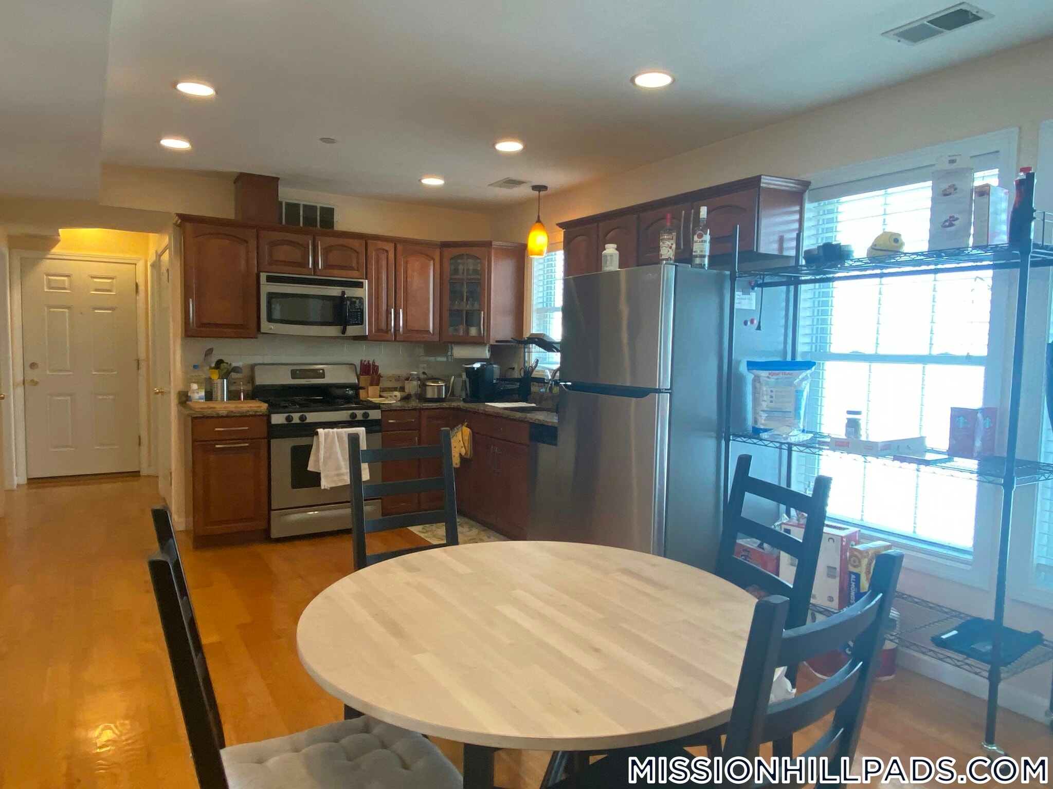 Building Photo - 207 Hillside St