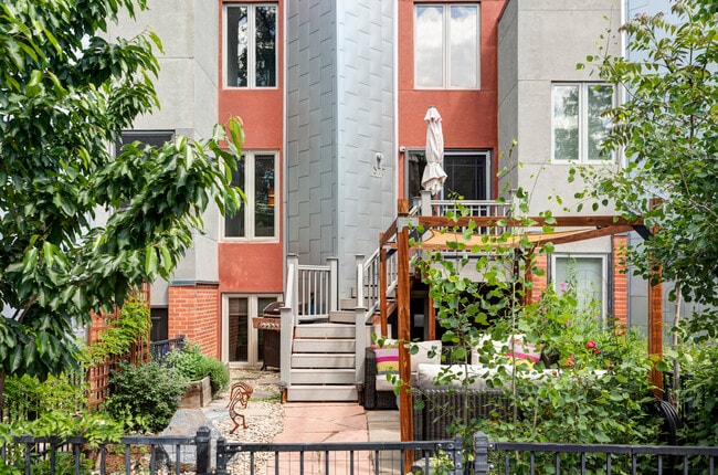 Building Photo - 377 Pearl St