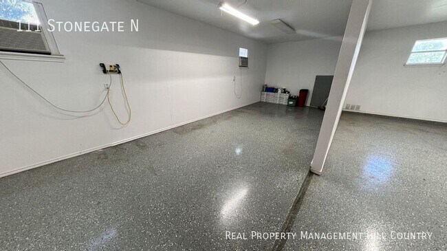 Building Photo - 111 Stonegate N