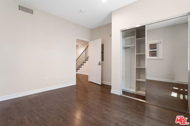 Building Photo - 2317 Scarff St