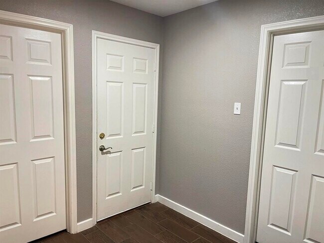 Building Photo - 101 Jacales Court