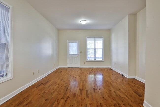 Building Photo - 127 E Hudson St