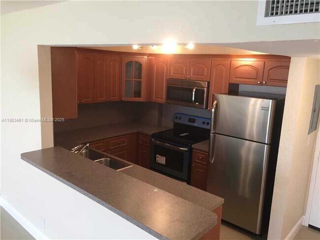 Building Photo - 9143 SW 77th Ave