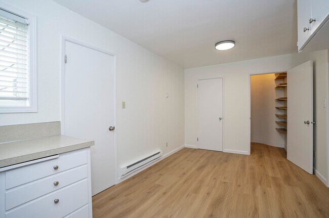 Building Photo - Remodeled 2BR w/ Garage, Fenced Yard & Stainless Steel Appliances