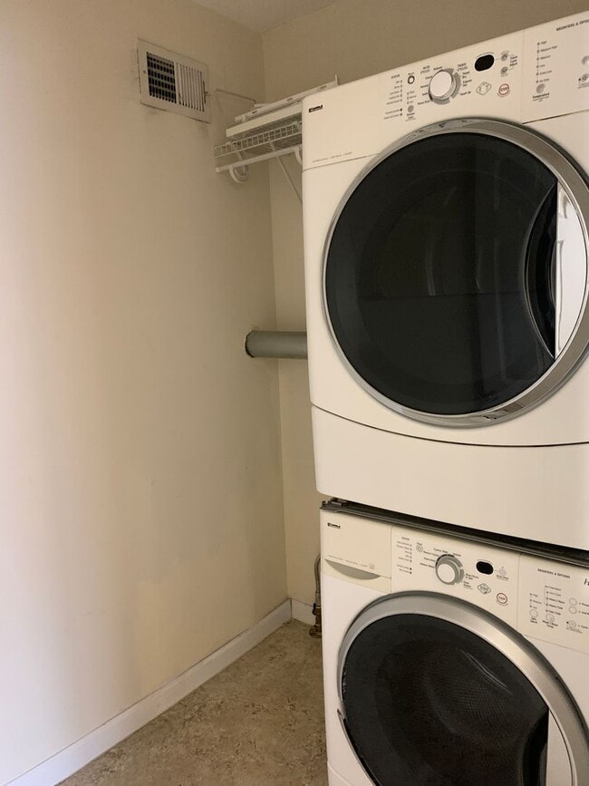 Building Photo - Beautiful 3bed/2.5 bath in Southside