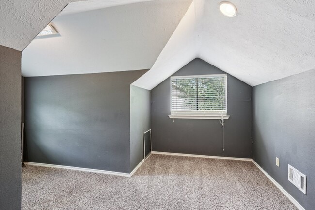 Building Photo - 4016 Willow Ridge Dr