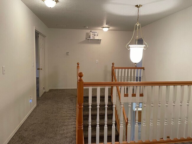 Building Photo - FANTASTIC 4 Bed 2.5 Bath Home in Salmon Creek! HUGE side yard and back yard! Extra large private ...