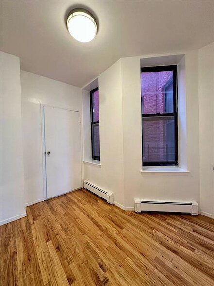 Building Photo - 924 Hancock St