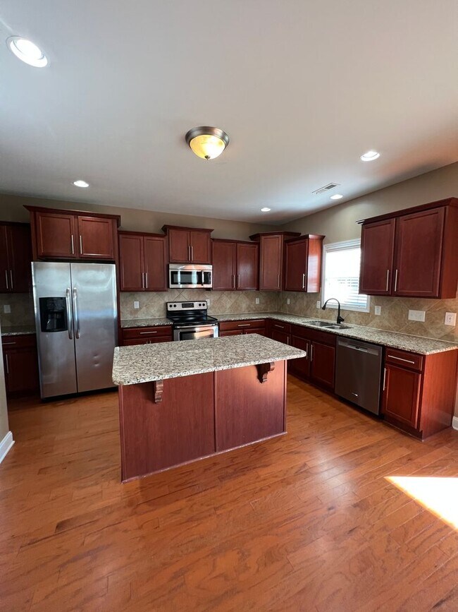 Building Photo - Beautiful 4 Bed, 2.5 Bath Westgate Home