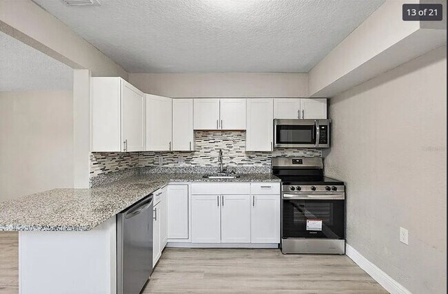 Building Photo - Home For Rent in St Petersburg!