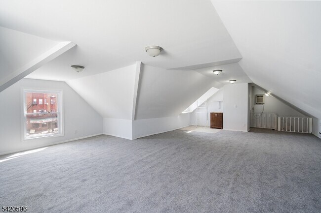 Building Photo - 904 2nd Ave