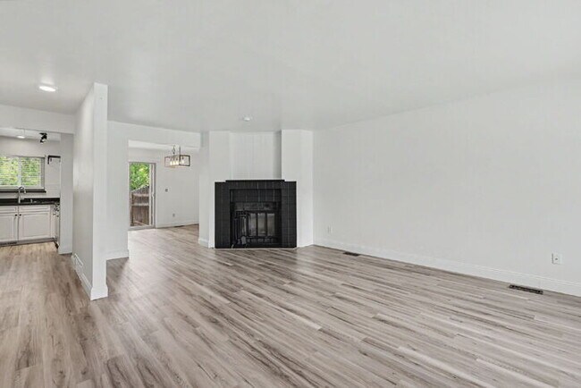 Building Photo - Move-In Ready 3-Bedroom Home with Modern Finishes Just Minutes from Fort Carson