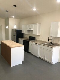 Building Photo - Charming 2BR Duplex in Mineola