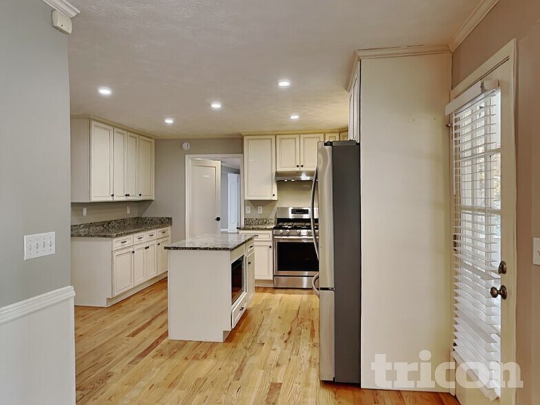 Building Photo - 361 Willow Glenn Dr