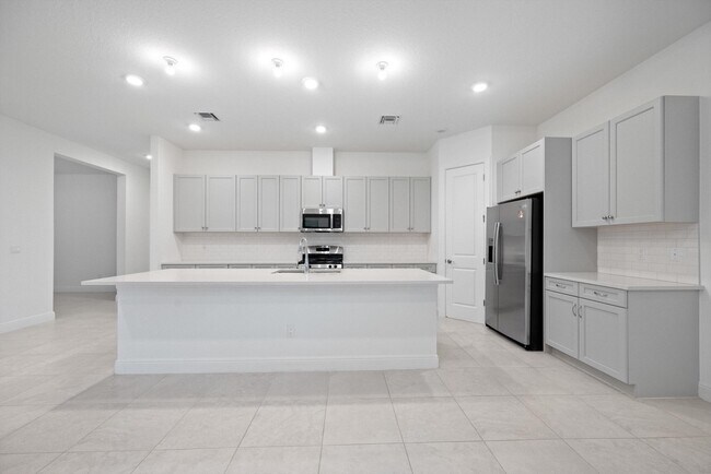 Building Photo - 5546 St Armands Way