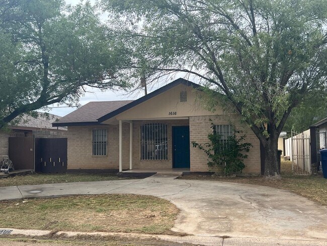 Building Photo - 1616 Jacaranda Ct