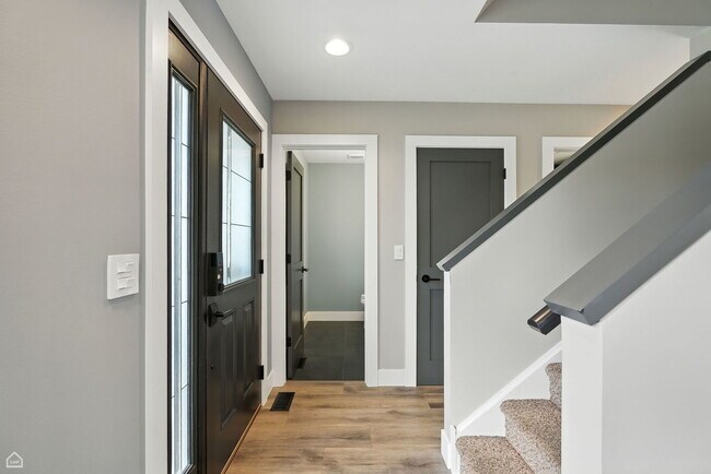 Building Photo - 10167 Bennington Dr