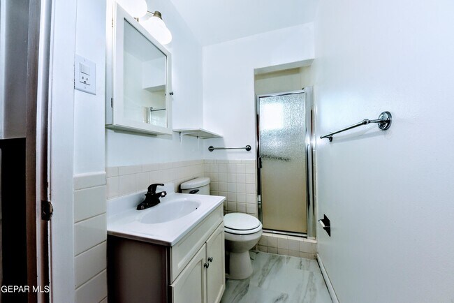 Building Photo - 4909 Winthrop Dr