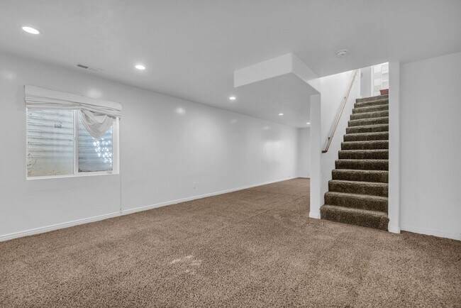 Building Photo - Beautiful 4 Bedroom 2.5 Bath Home in Lehi near Thanksgiving Point!