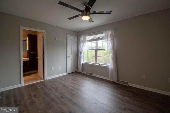 Building Photo - 5620 Queen Anne Ct
