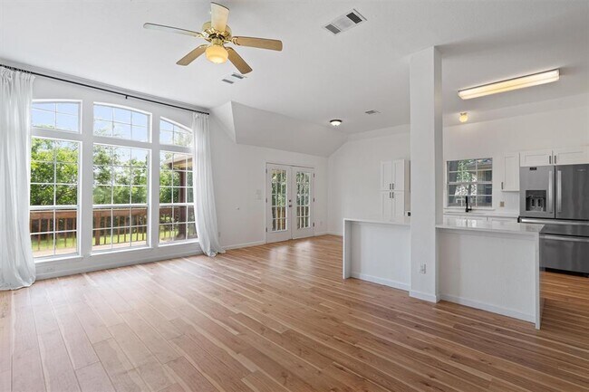 Building Photo - 100 Parque Cir