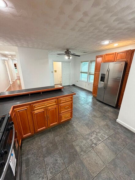 Building Photo - 132 W Selden St