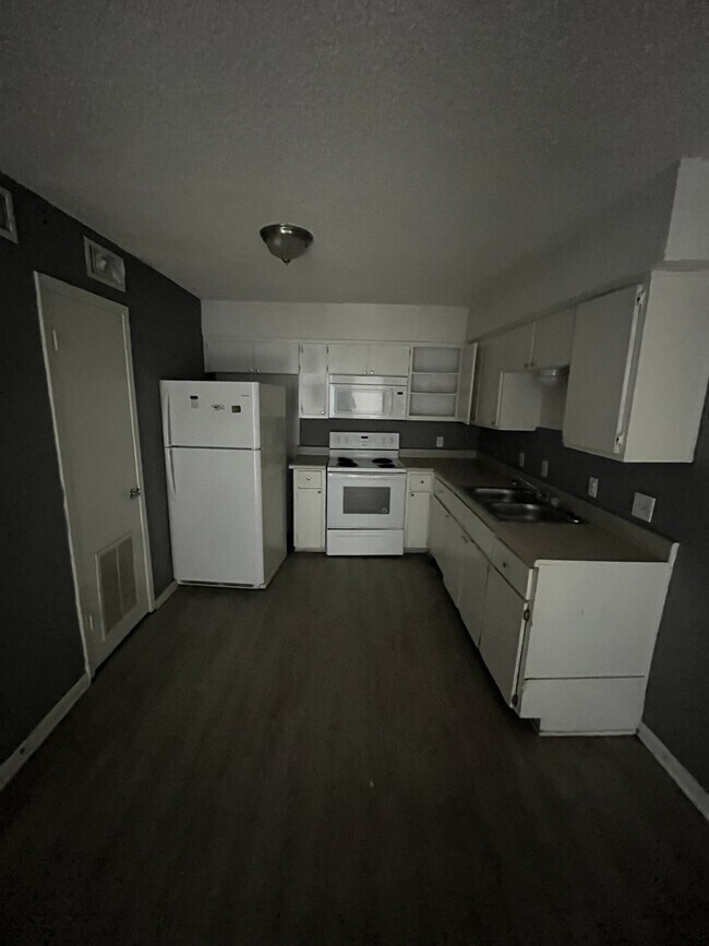 Interior Photo - 420 North Gilmer Street